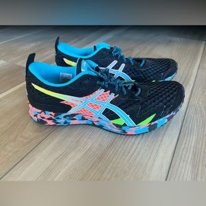 ASICS women’s size 8 gel Noosa Tri 12 running shoes worn literally once!